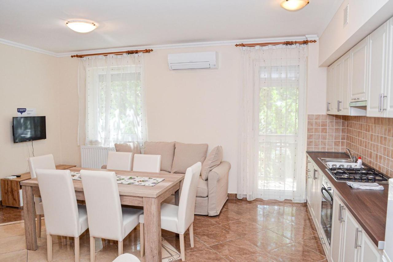 Hajdúszoboszló Apartman Otto מראה חיצוני תמונה