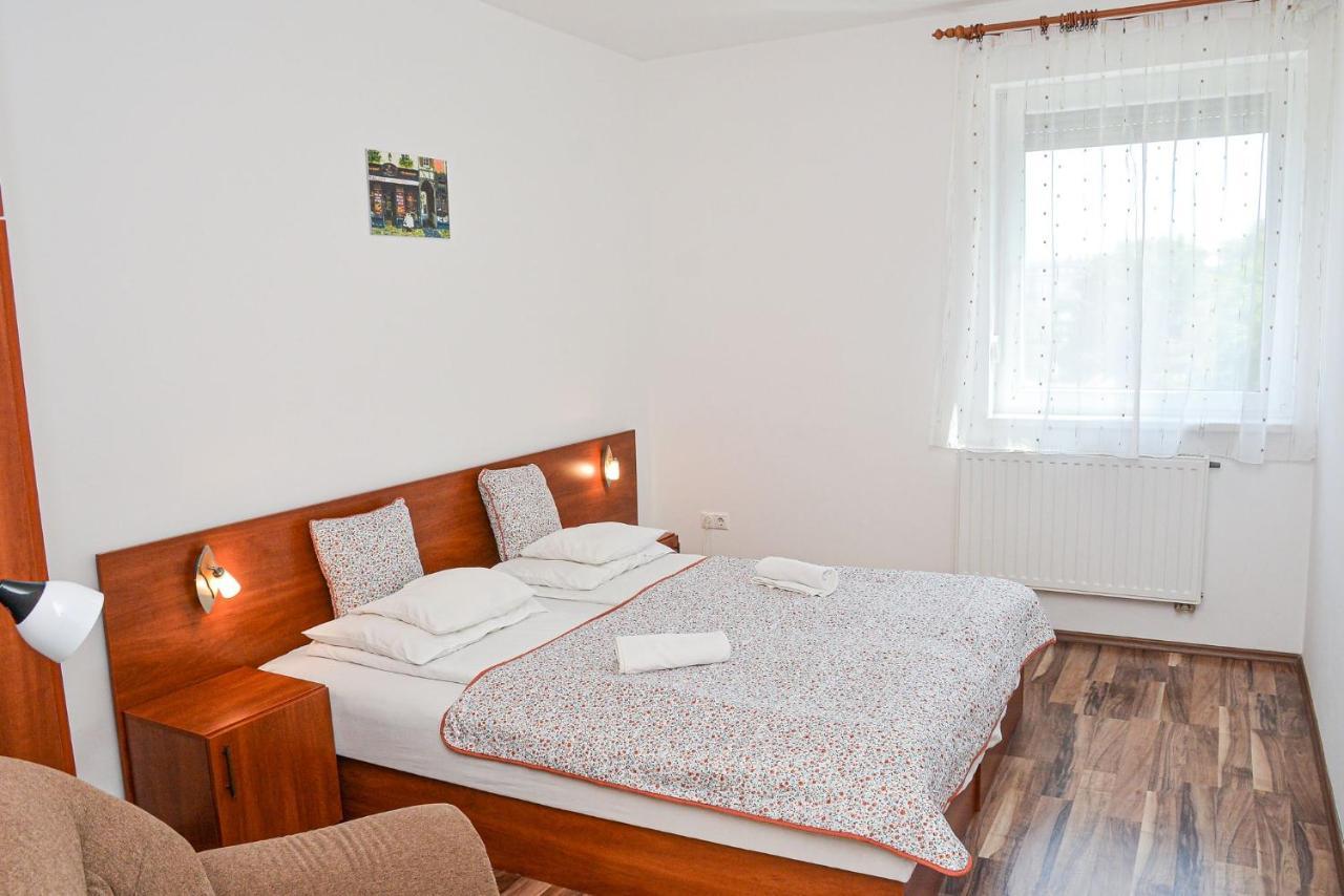 Hajdúszoboszló Apartman Otto מראה חיצוני תמונה