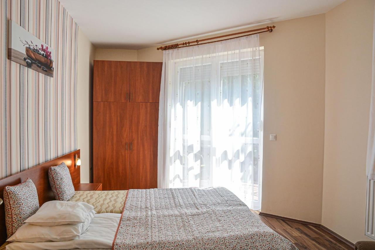 Hajdúszoboszló Apartman Otto מראה חיצוני תמונה