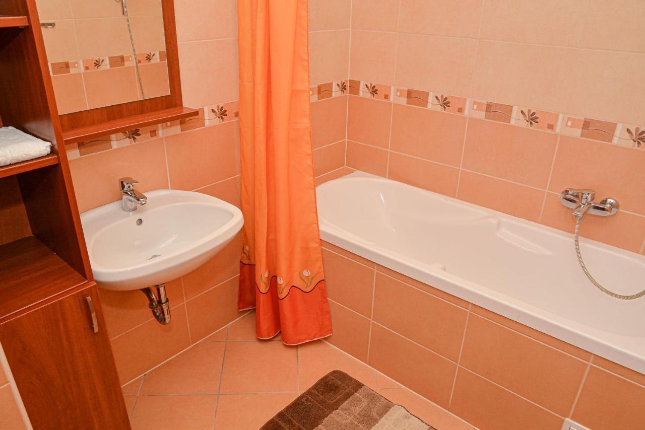 Hajdúszoboszló Apartman Otto מראה חיצוני תמונה