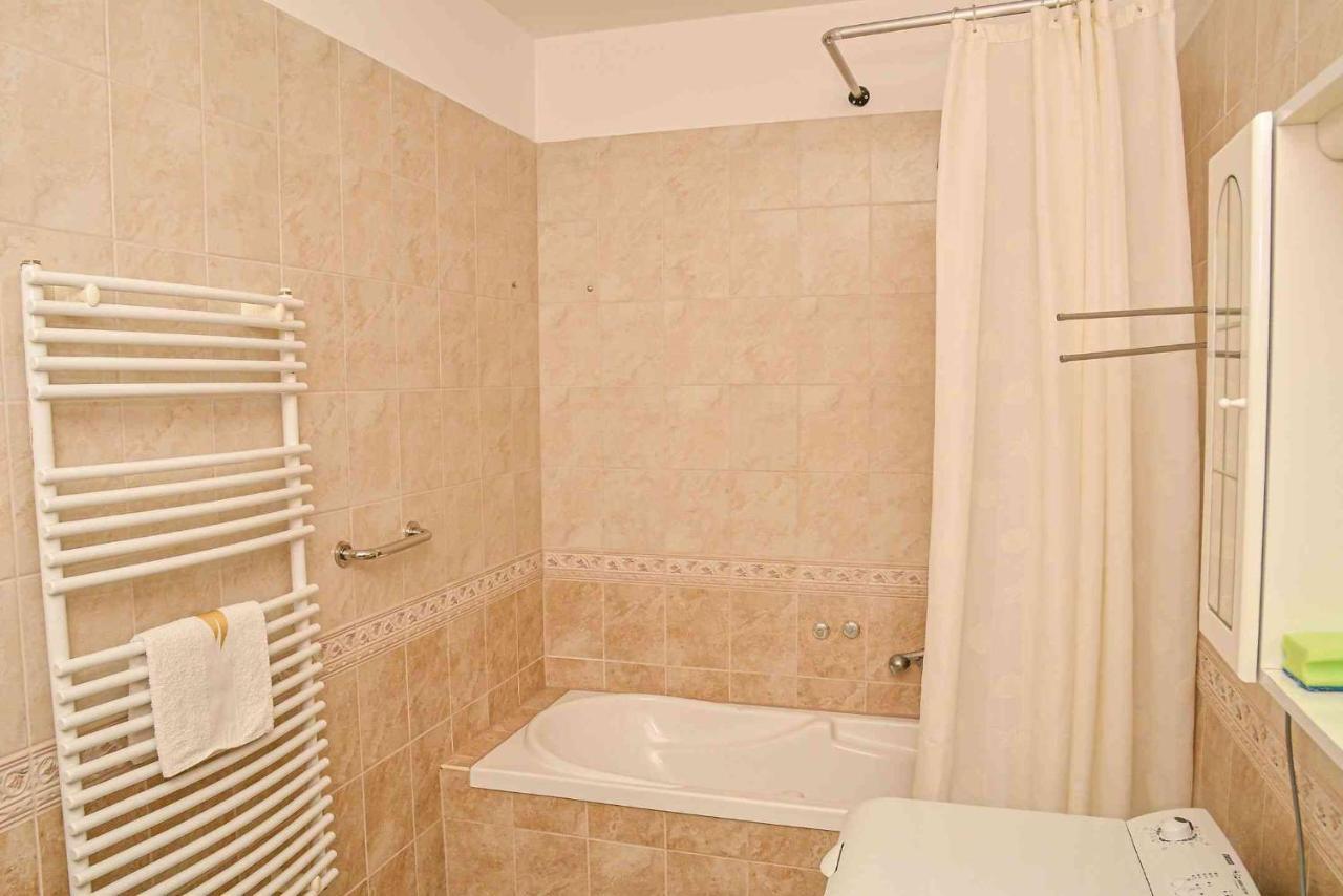 Hajdúszoboszló Apartman Otto מראה חיצוני תמונה